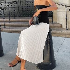 NWT Strapless Black & White Pleated Dress
